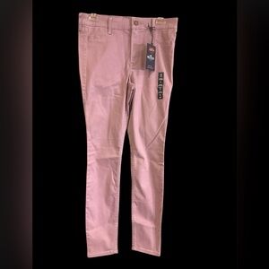 HOLLISTER WOMENS HIGH RISE JEAN LEGGING MAUVE 
BNWT SIZE - 7R
